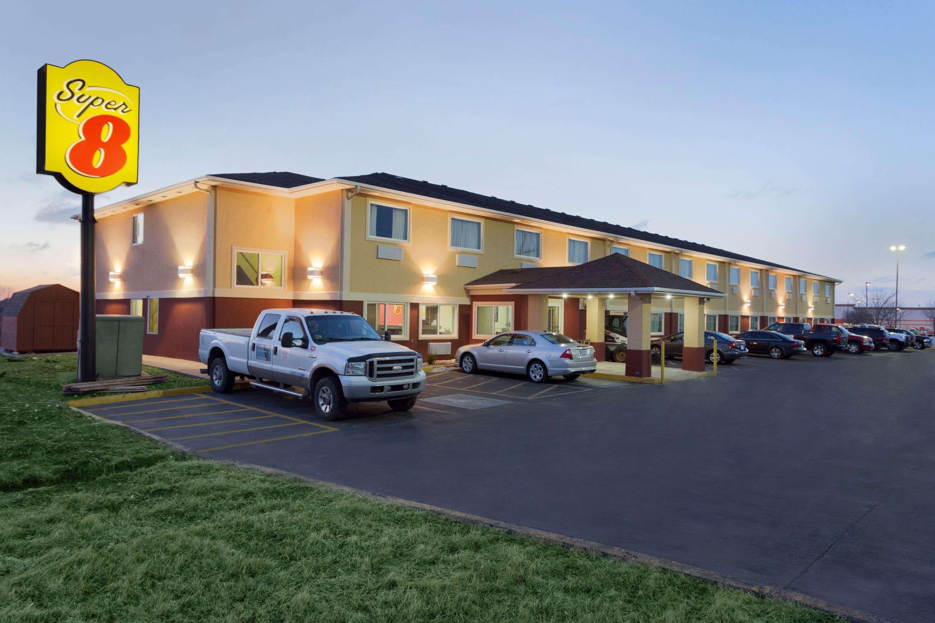 Super 8 By Wyndham Lees Summit Motel Lee's Summit Exterior foto